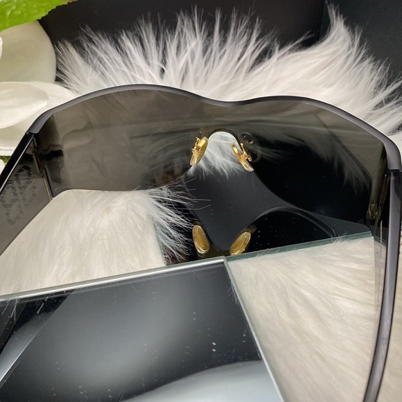 Like New! BALENCIAGA Sunglasses with Balenciaga Hardcase! - Picture 6 of 9